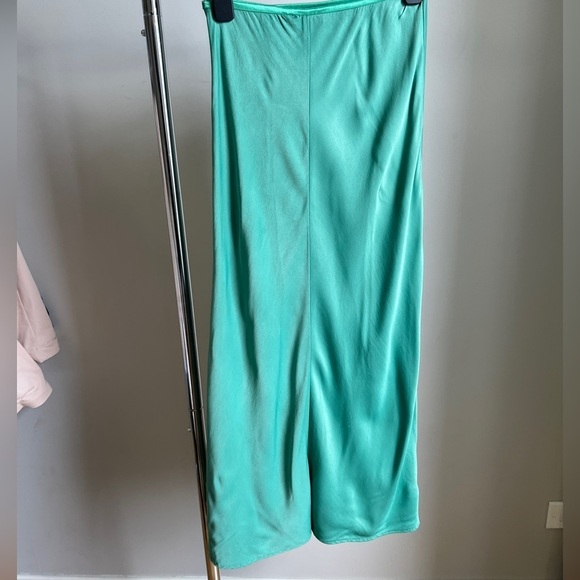 Zara Light Green Skirt with Front Cut in XS - Picture 4 of 10
